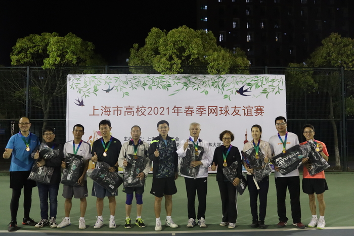 學校教工網球隊合影