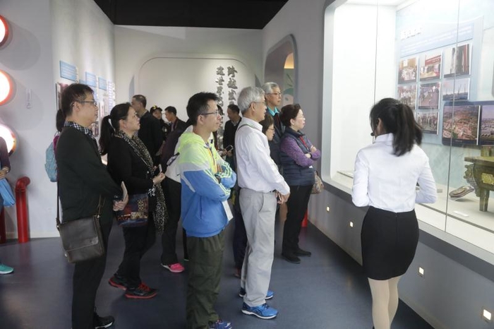 參觀校史館