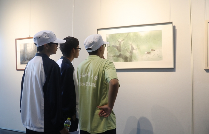 我校舉行“時代•物外”樂震文師生創作方式展