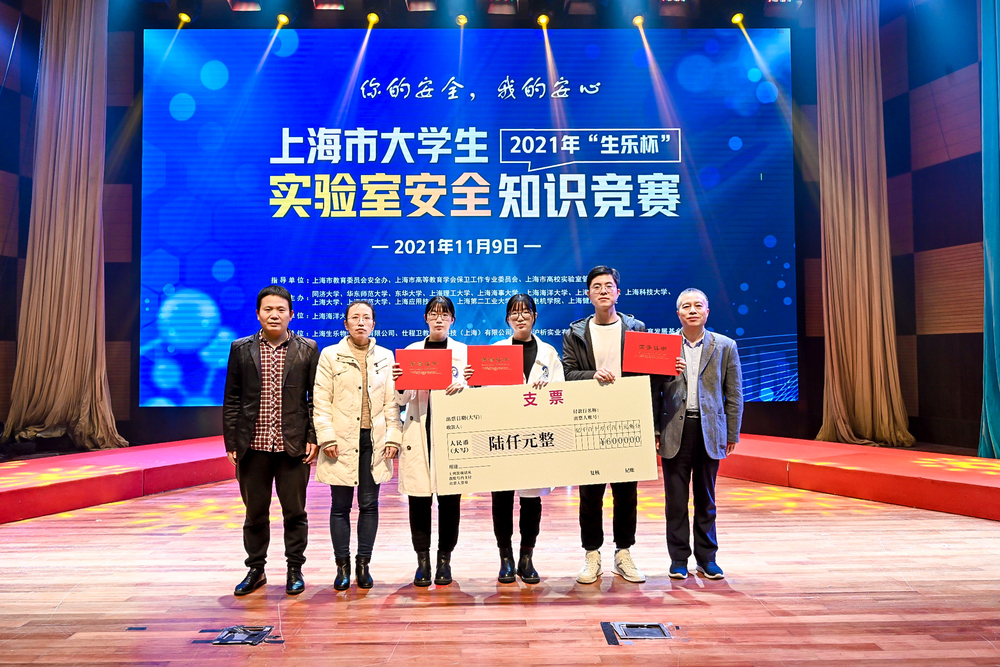 獲獎學生與指導老師合影