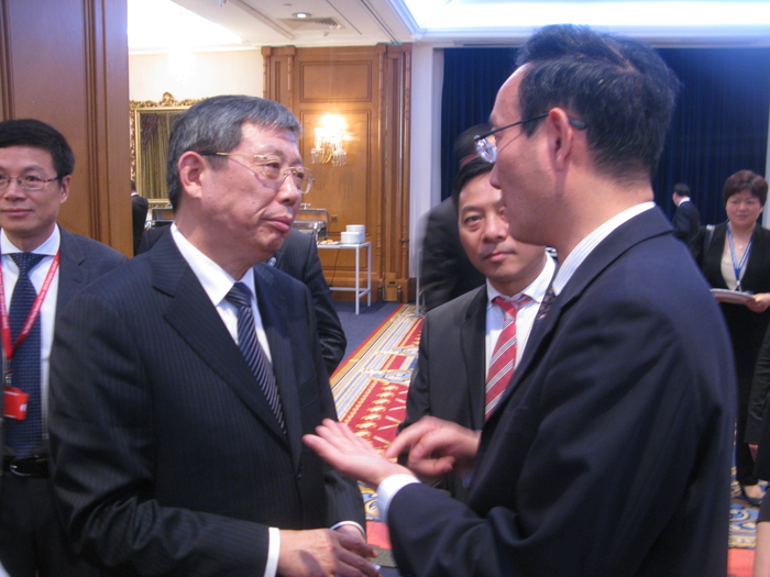 黃有方校長向楊雄市長匯報學校“一帶一路”工作設想