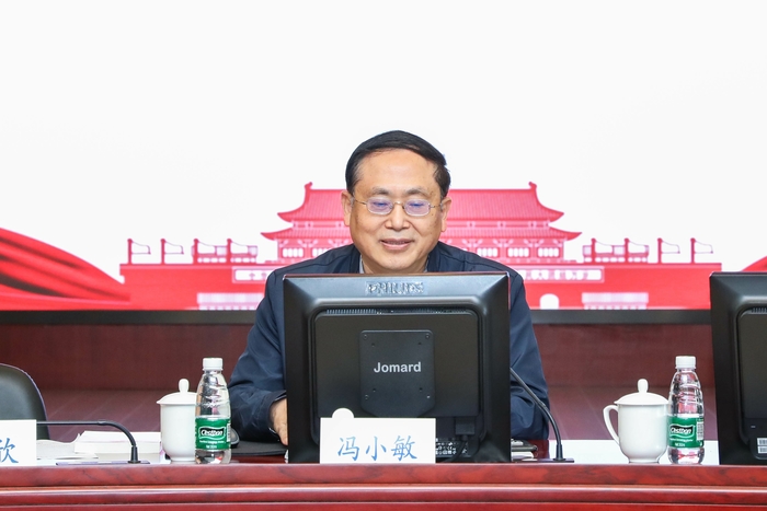 馮小敏研究員為全體中心組成員作黨的十九屆四中全會學習輔導報告