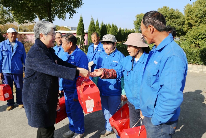 門妍萍副書記慰問後勤中心工會員工