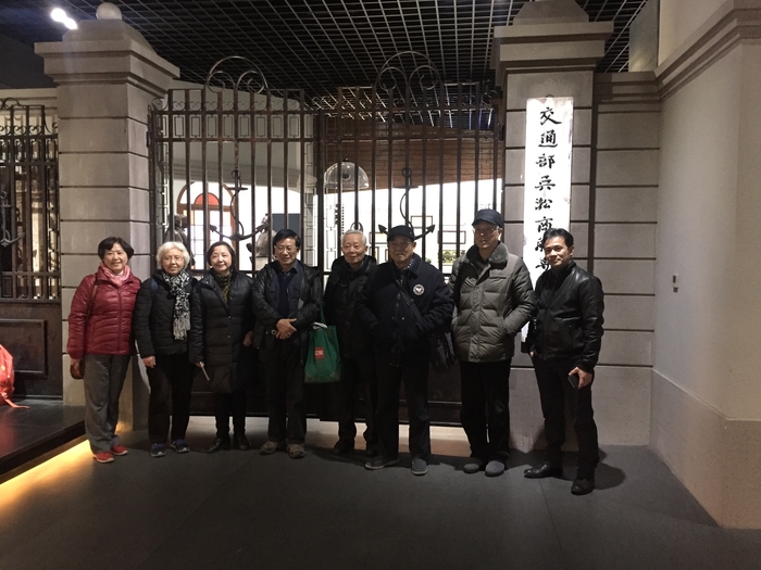 嘉賓參觀校史館