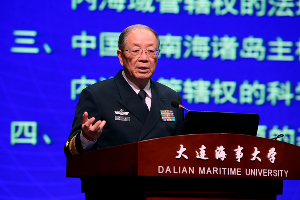 海軍網絡安全和信息化專家咨詢委員會主任尹卓教授作主旨報告