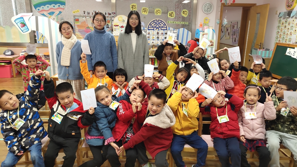 黨員服務隊到周邊社區幼兒園開展愛心教學活動