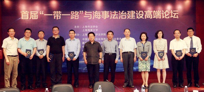 向海事仲裁研究中心顧問🫲🏽、高級研究員頒發聘書