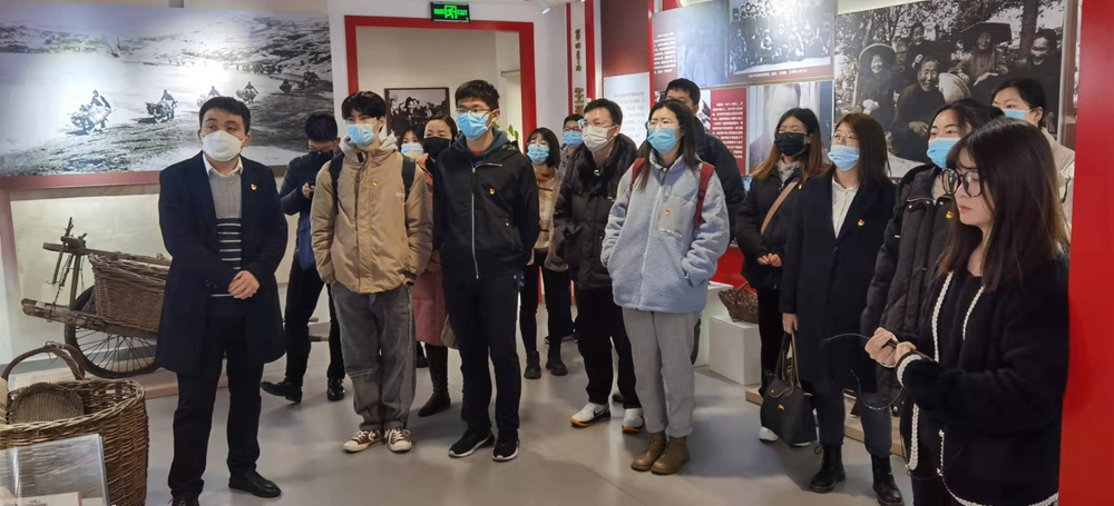 師生參觀沂蒙精神展