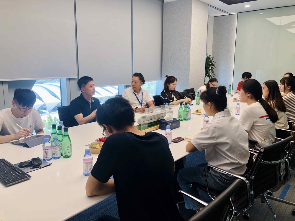 師生前往“企業家輔導員”所在公司開展“知行港航”2021暑期社會實踐調研