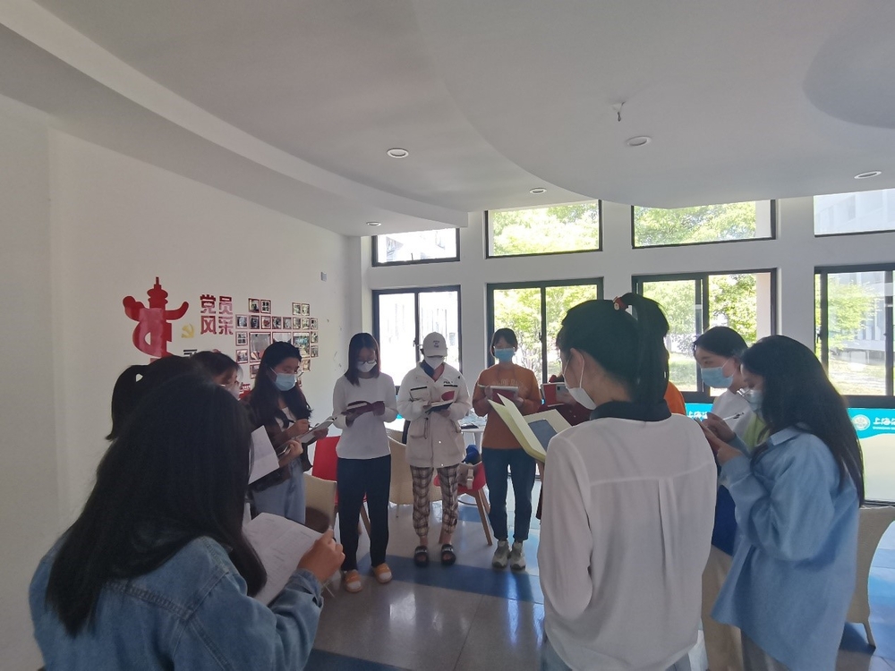 外國語學院黨委研究生第一黨支部在學生社區開展學習習近平總書記重要講話精神活動