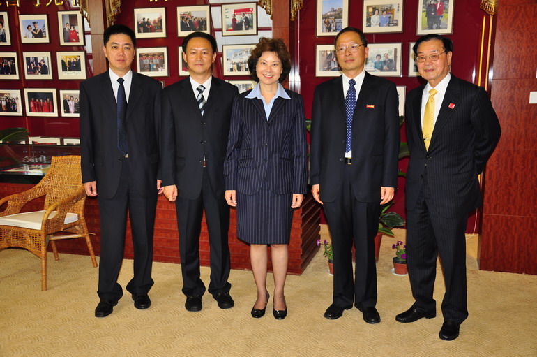 2009年趙錫成博士🌏🤑、趙小蘭女士來我校