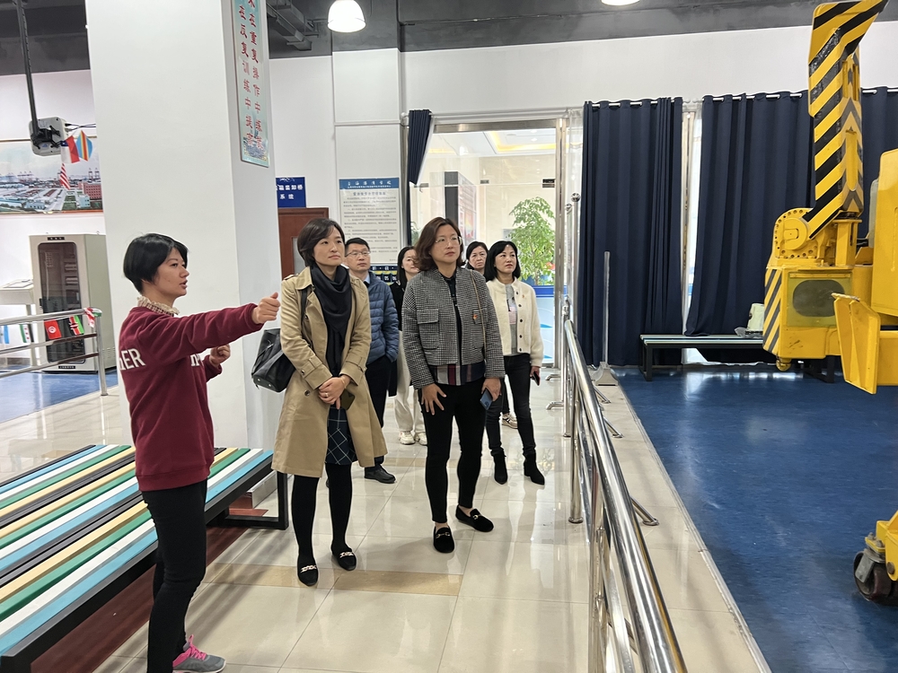 港灣校區教輔黨支部邀請上師大旅專繼教黨支部參觀港灣校區實訓中心