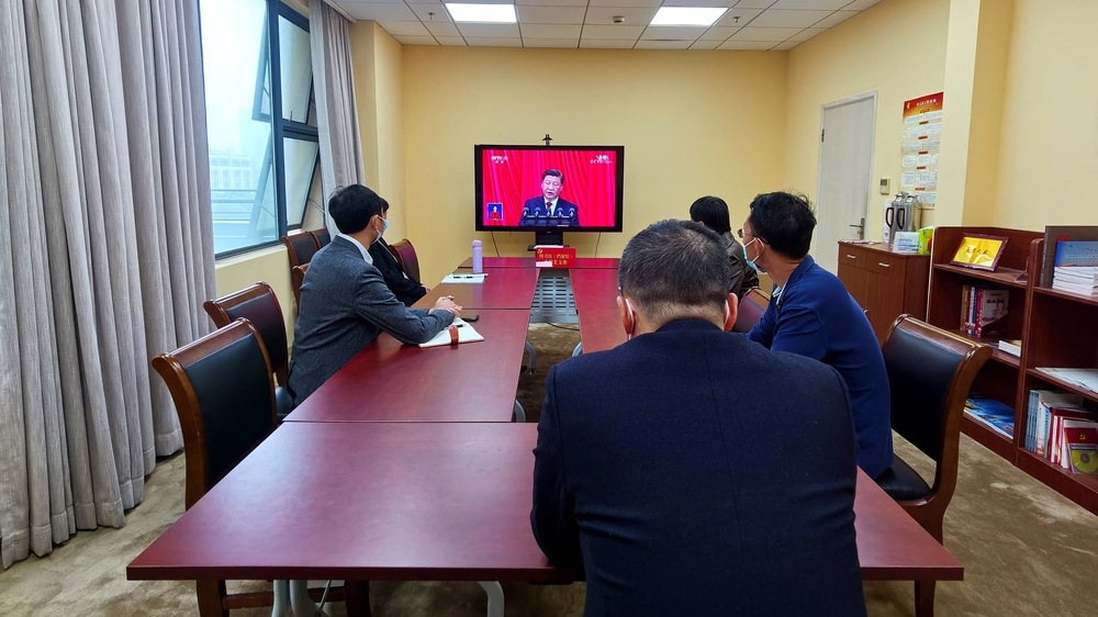 圖書館（檔案館）直屬黨支部組織黨政聯席會議全體成員集中收聽收看黨的二十大開幕會直播