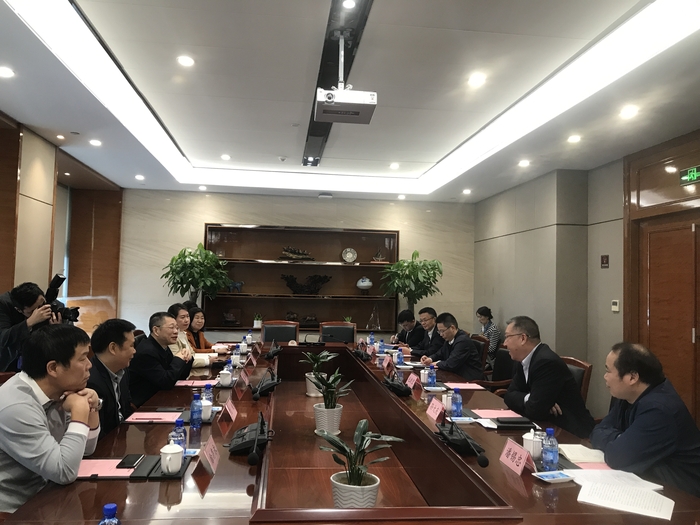  與浙江省海港集團、寧波舟山港集團代表座談