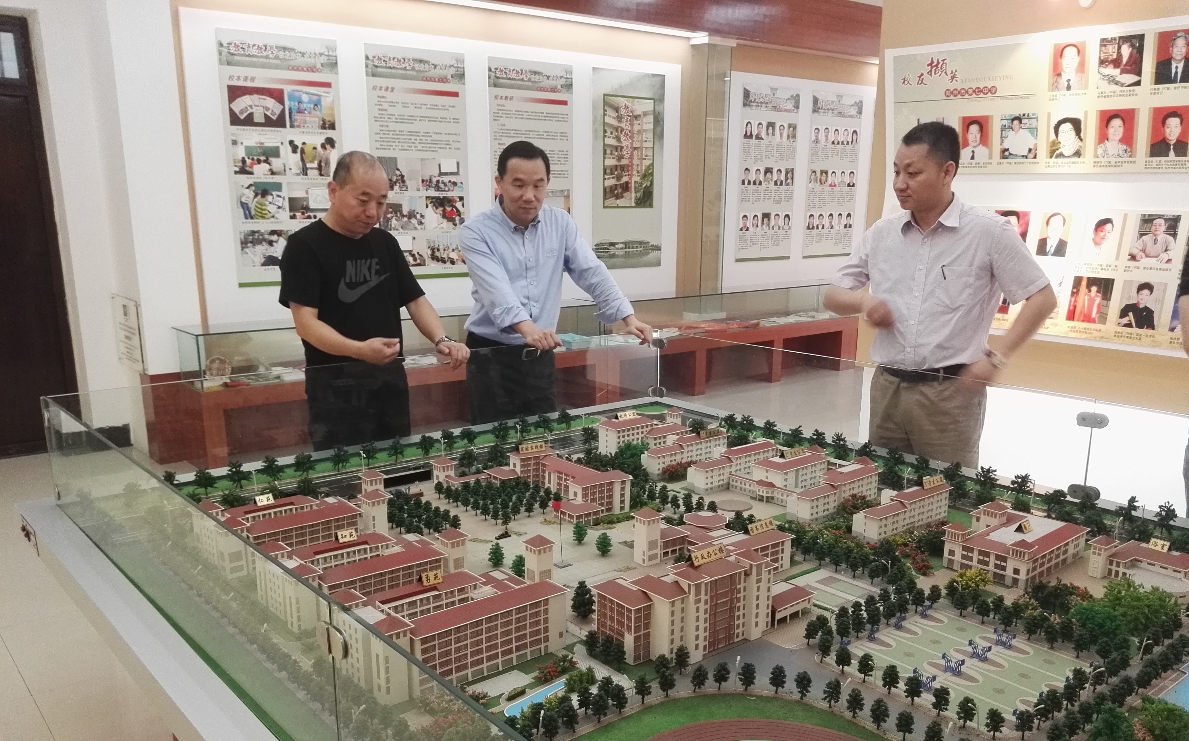參觀鄭州七中校園