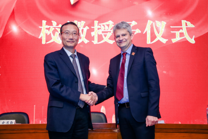 黃有方校長與Jean-Christophe Hauguel常務副校長合影