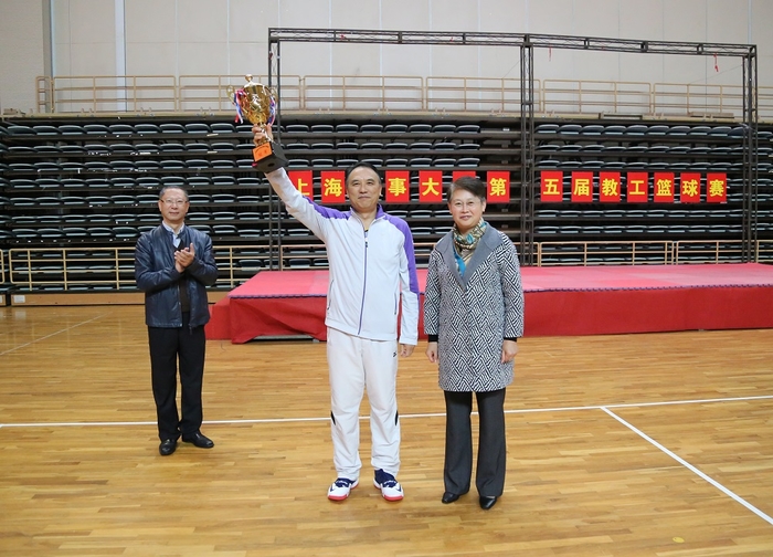 門妍萍副書記頒發冠軍獎