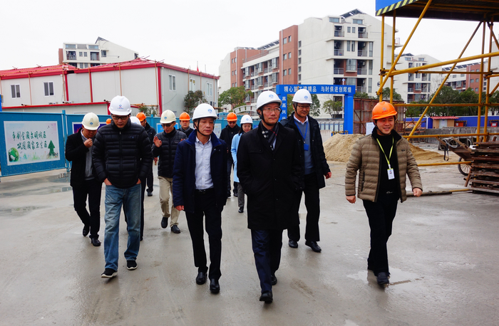 黃有方校長、嚴偉副校長檢查新建研究生公寓項目工地