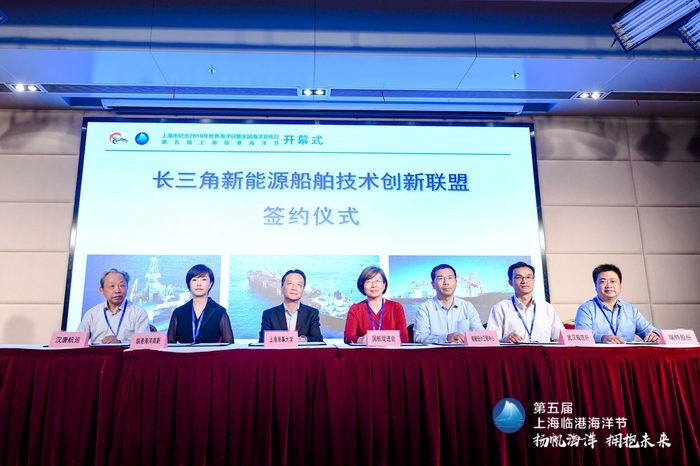 嚴副校長參加簽約儀式