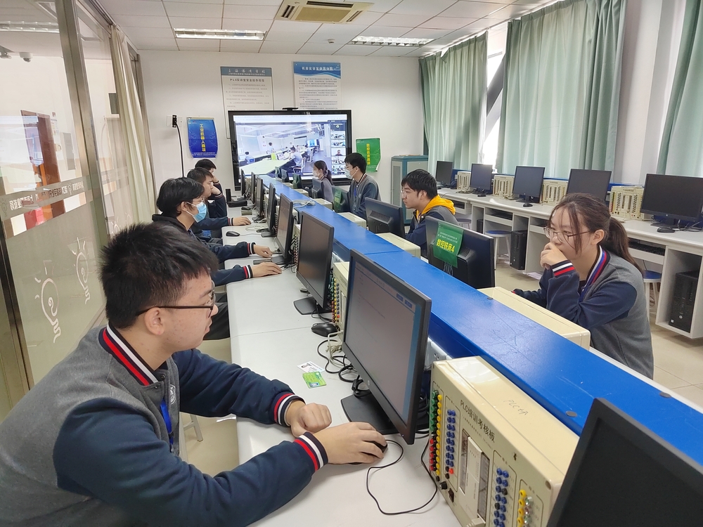 學生參加全國機械行業職業教育技能大賽