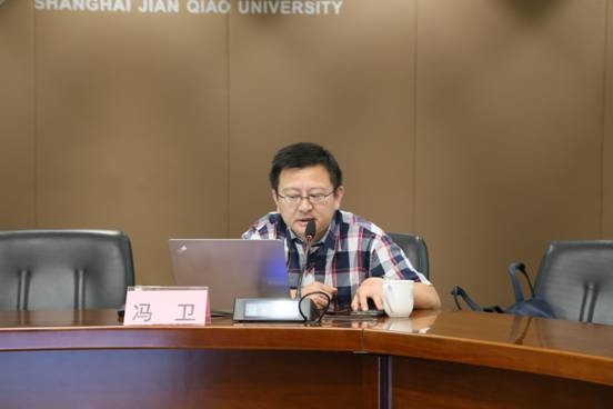 上海市互聯網新聞研究中心主任馮衛講授“新媒體時代下的輿論引導和應對”